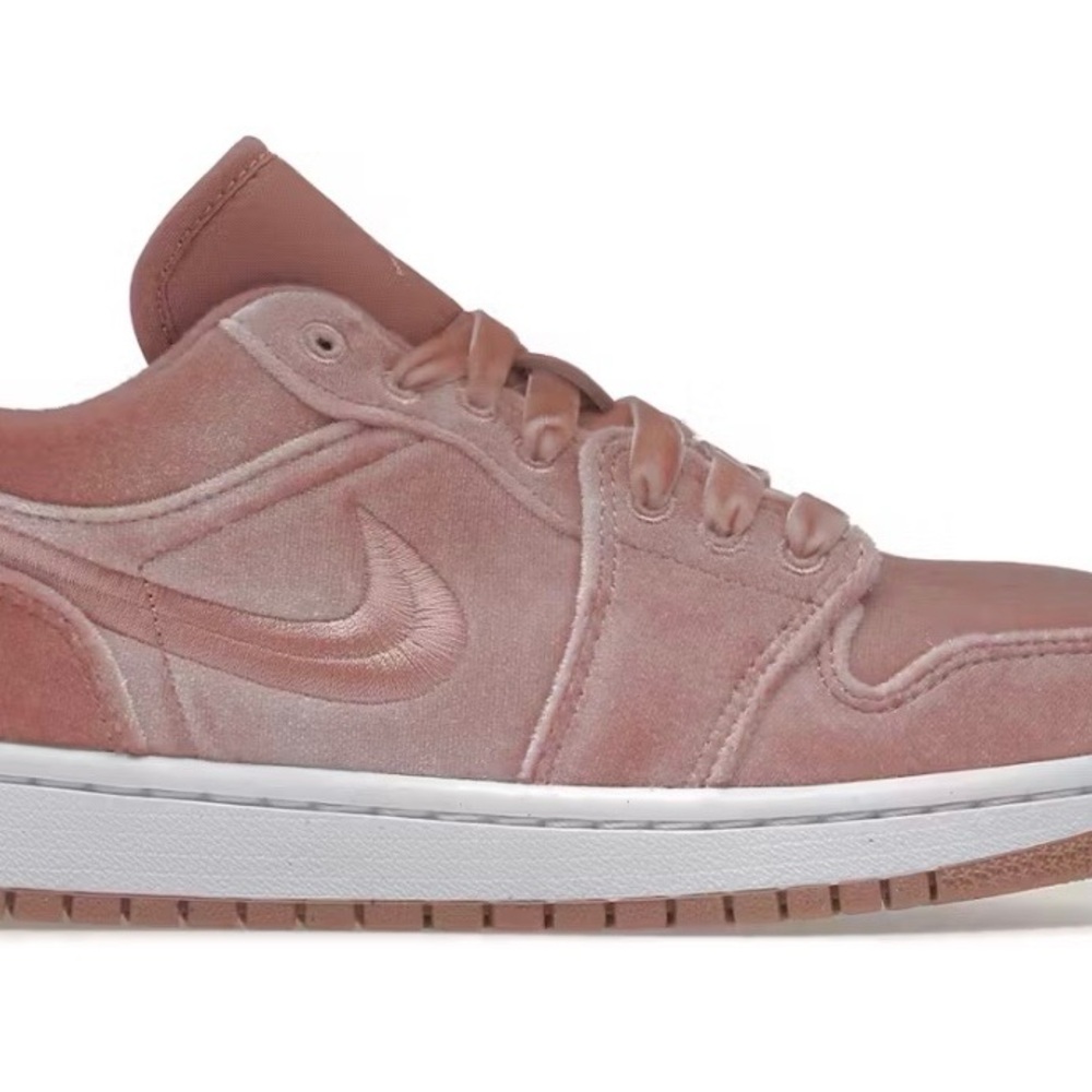 Nike Women’s 9.5 Pink Sneakers